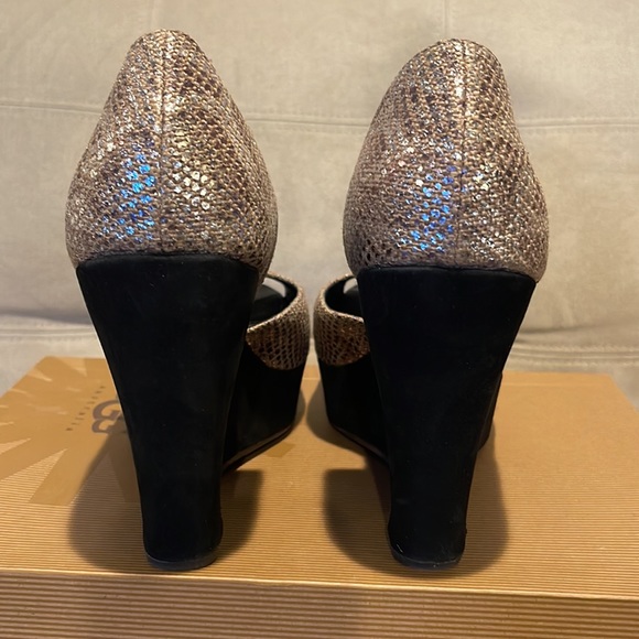 UGG Australia Toura Wedges - Picture 5 of 9